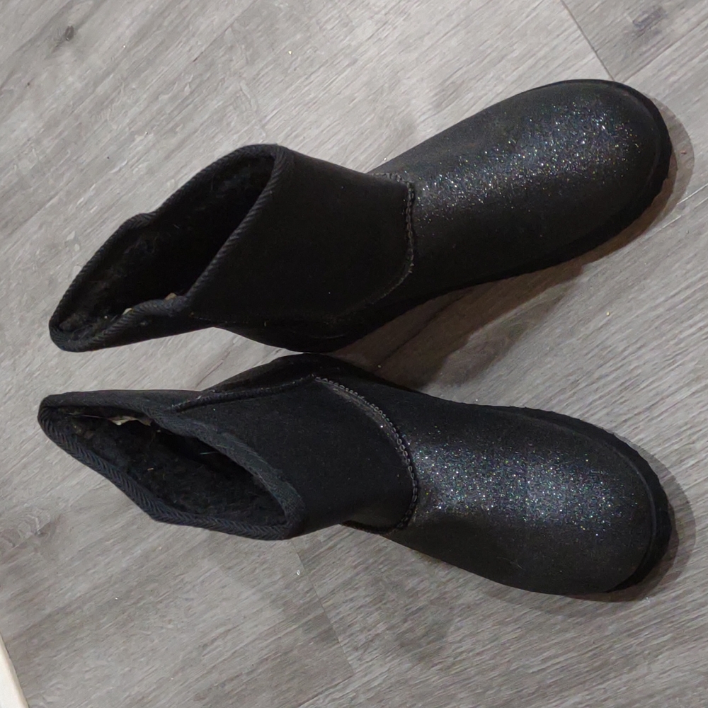 New black sparkle kids boots size 4